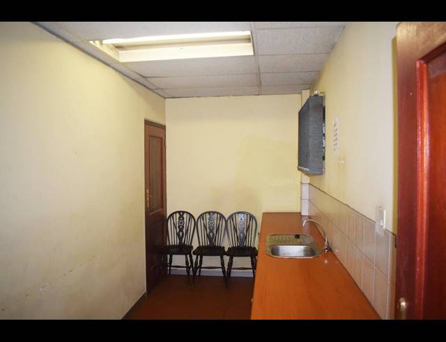 2,030M² OFFICE FOR SALE IN KEMPTON PARK CENTRAL